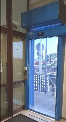 Puerta automática reparada